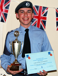 20120612_Gliding_Success_and_Community_Award_for_Wallingford_sub